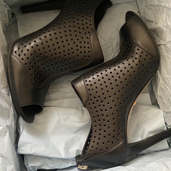 Prada black leather booties 39 - Picture 2 of 7